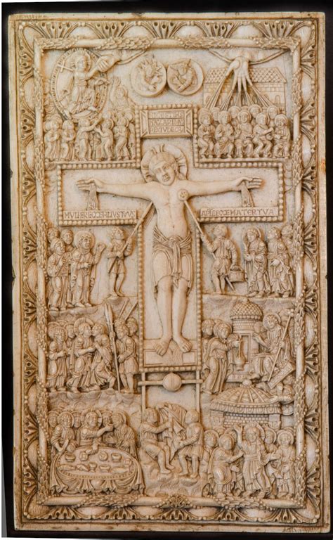 Elfenbeinrelief mit Kreuzigung Christi und Passionsszenen, Hofschule ...