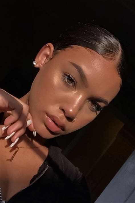 Top 10 Clean Girl Looks to Inspire Your Inner Minimalist - January Girl