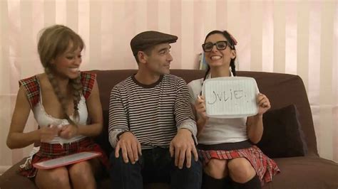Bande annonce de "Camilla et Julie" - YouTube