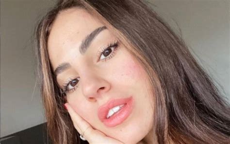 Giulia De Lellis senza trucco e in accappatoio: "Non vi spaventate"