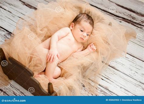 Pasgeboren baby stock foto. Image of gelukkig, lichaam - 45065902