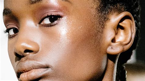 Polyglutamic Acid: The Hydrating Skincare Ingredient For Dewy Skin ...