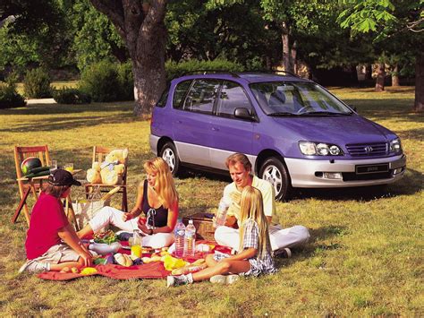 Toyota Picnic [EU-spec] '1996–2001 | Toyota picnic, Picnic, Picnic blanket