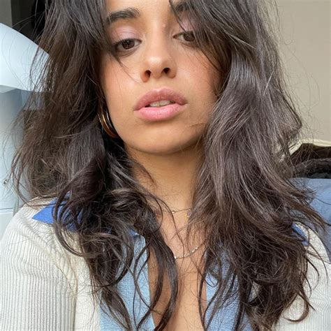 Camila Cabello Flaunts Natural Makeup Look: Photos