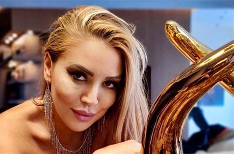 Лила се врати во детството, замина во забавен парк (ФОТО) - Галама