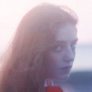 Birdy (Pop Singer) - Age, Birthday, Bio, Facts, Family, Net Worth ...
