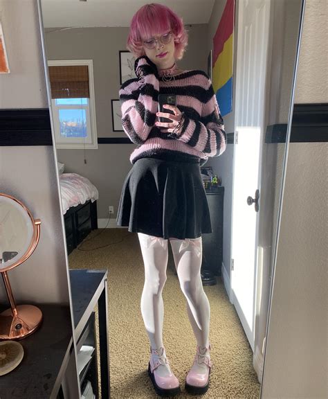 This sweater and skirt combo is my favorite 💕 : r/femboy