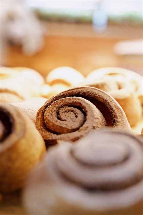 Булочка с корицей | Food, Desserts, Cookies