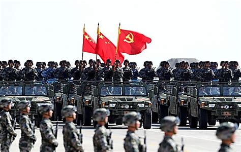 12 тысяч военнослужащих и новая техника: В Китае прошел юбилейный ...
