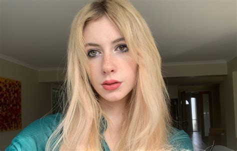 Hannah Sayce : r/ChessWomenHot
