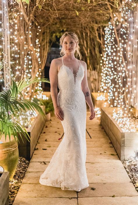 Fit and flare wedding dress pattern | Beachweddingtips.com