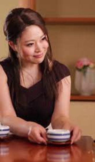Uno Kanaya (Actress) Biodata, Wiki, Age, Height, Husband, Family, Net ...