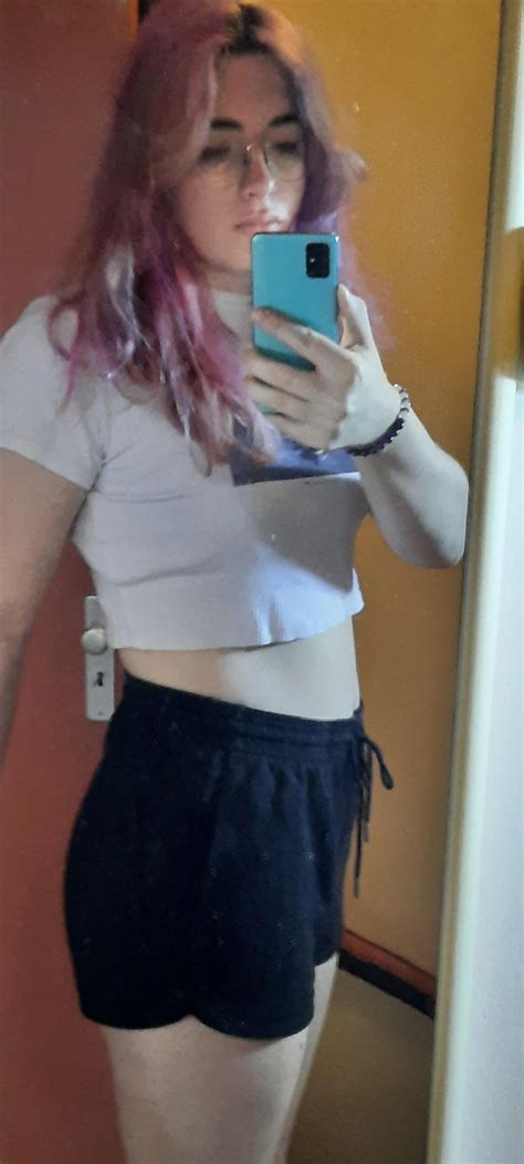 Hot trans girl summer has arrived 💅😌 : r/mtfashion