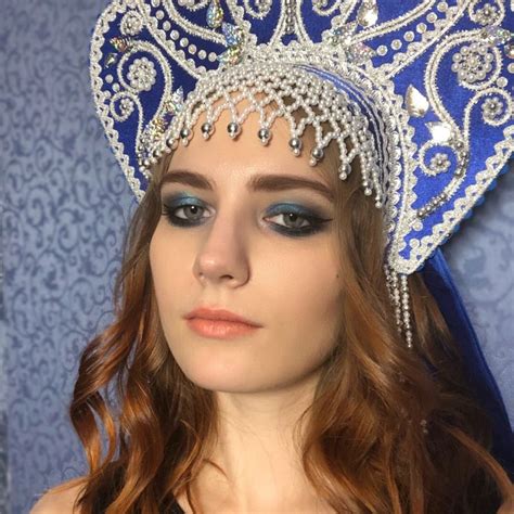 Кокошник и макияж | Festival captain hat, Captain hat, Festival
