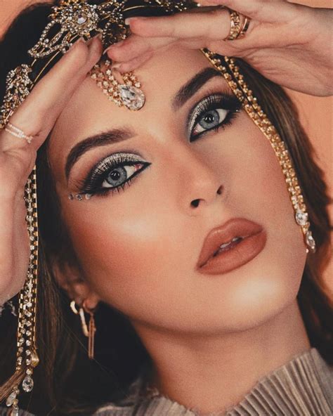 Ide Arabian Makeup Look ala Artis, Cocok untuk Pesta Glamor!