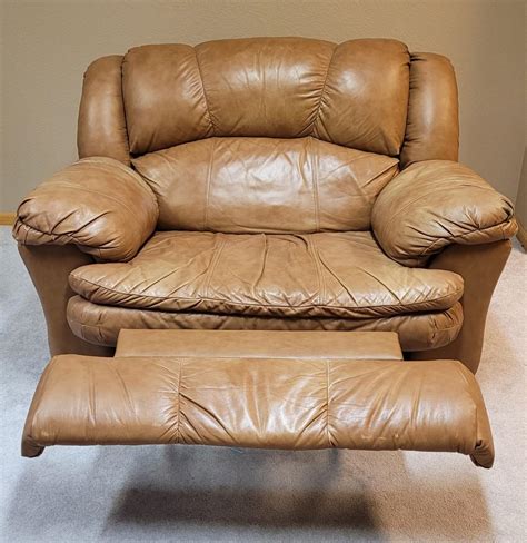 Oversized Leather Recliner | EstateSales.org