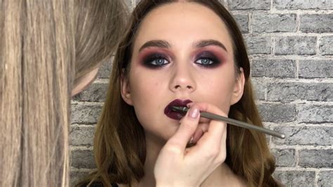Вечерний макияж. Бордовый Smoky eyes - YouTube