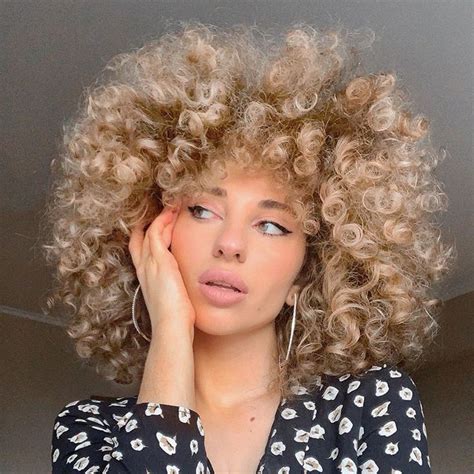 ANIKV в Instagram: «don’t touch my hair» | Прически, Девочка, Макияж