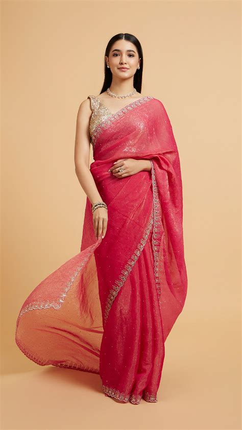 unique saree pose ideas  stunning pictures