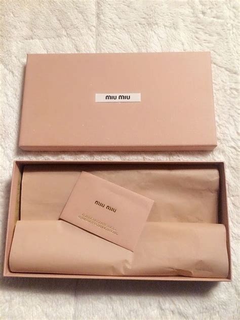 miu miu | Clothing packaging, Luxury packaging design, Packaging ideas ...
