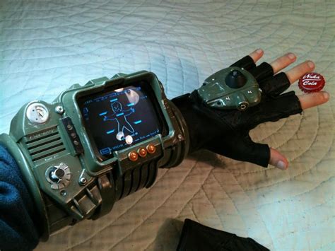 FALLOUT 3: Pip-Boy 3000 Replica is Jaw-Dropping — GeekTyrant