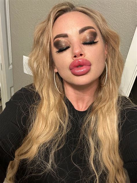 Katrina Thicc : r/bimbofetish