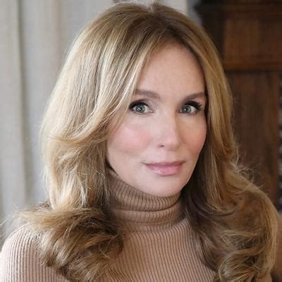 Streamily | Kristen Cloke Livestream Autograph