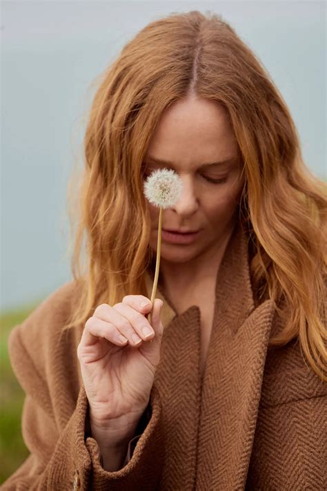 Download Stella McCartney And A Flower Wallpaper | Wallpapers.com