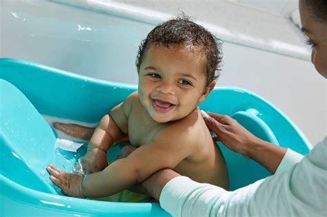 give baby  tub bath  mitchell prado blog
