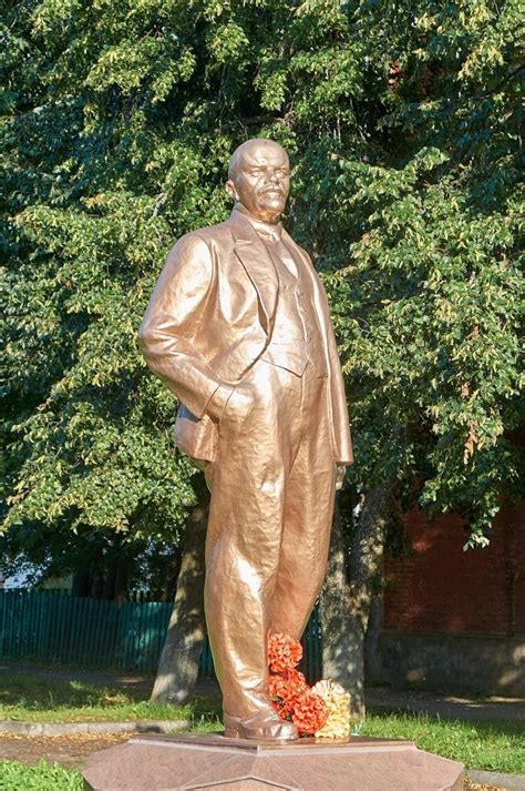 Памятник В.И. Ленину в Ростове Великом (Россия) с фото и отзывами