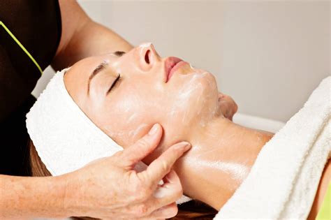 London Facial Courses | The Aesthetic Spa Facial Academy