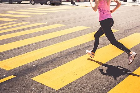 royalty  photo young woman  sexy body running workout pickpik