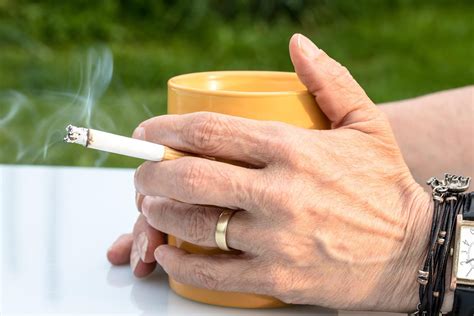 Coffee and cigarettes: Research sheds new light on nicotine and morning ...