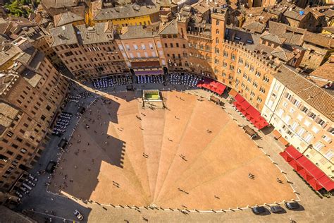 Piazza del Campo in Siena, Geschichte und Sehenswürdigkeiten, um zu