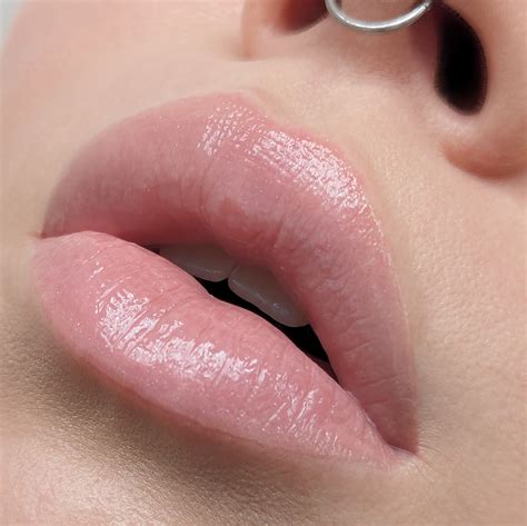 Нюдовий блиск, який рекомендують візажисти | MAKEUP Club