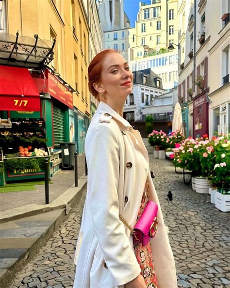 Hope Ava Thompson | Glossy lips, dangerous hips👄 | Instagram