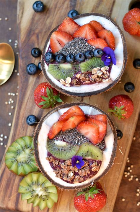 pineapple coconut acai bowl  lise elsie blog
