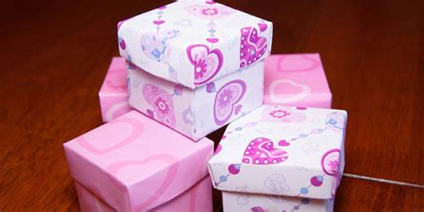 Як зробити коробку з картону своїми руками - як скласти і склеїти за ...