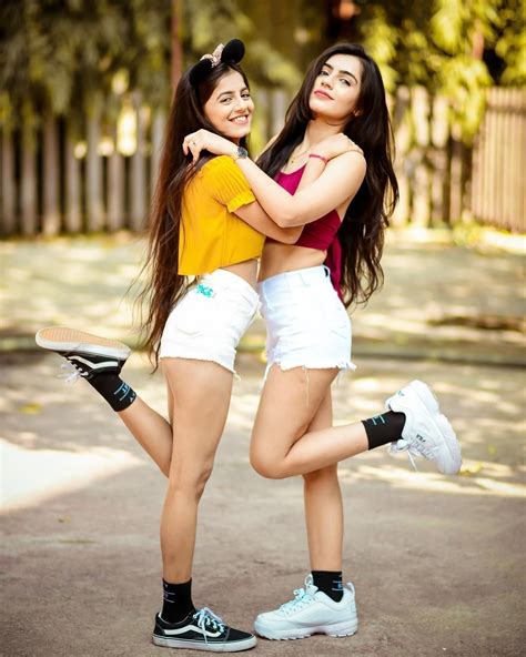 friend photoshoot ideas  friend photoshoot friend