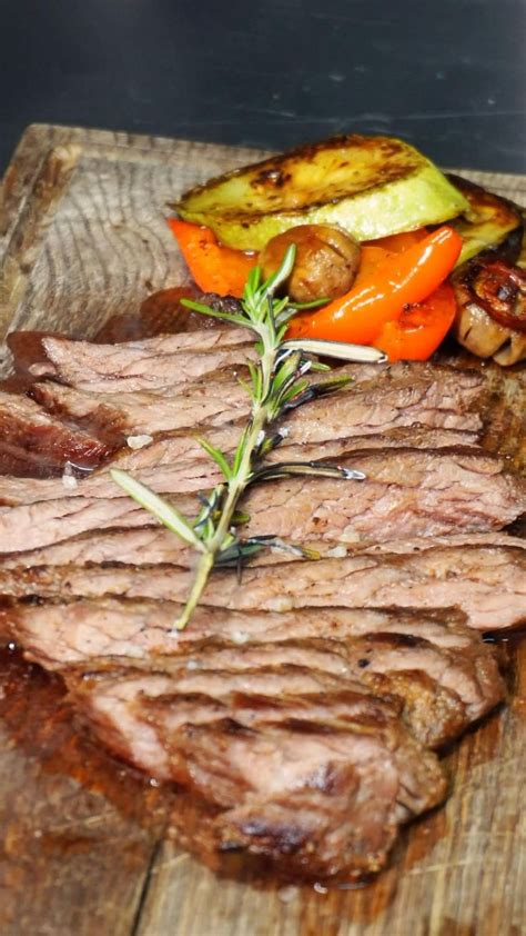 Стейк из мраморной говядины с овощами готовка | Еда, Овощи, Кулинария