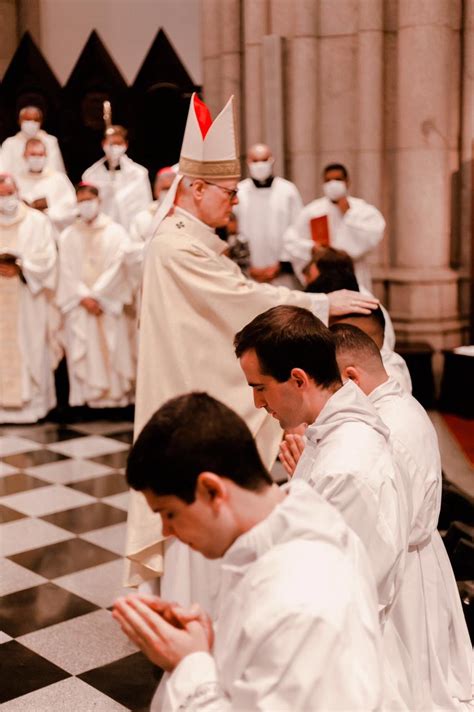 Ordenados diáconos para servir a Igreja na Eucaristia, na Palavra e na ...