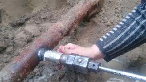 Врезка под давлением в трубы водопровода, теплотрассы, газ - YouTube