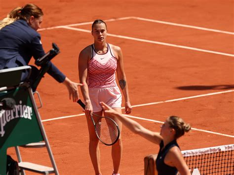 Ukraine’s Marta Kostyuk booed for refusing to shake…