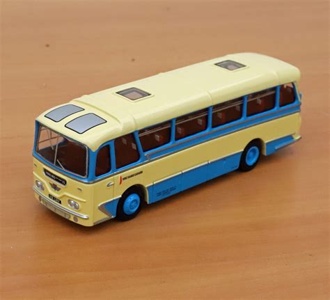 Bus model 12117: Thomas Bros Harrington Cavalier coach (119 LNY), 1:76 ...