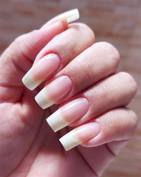 Почему желтеют ногти и как вернуть им здоровый цвет | theGirl