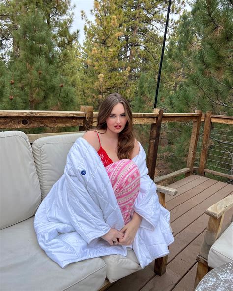 Erin Marley Klay🦋 | she has to do a photo dump every month or she’ll