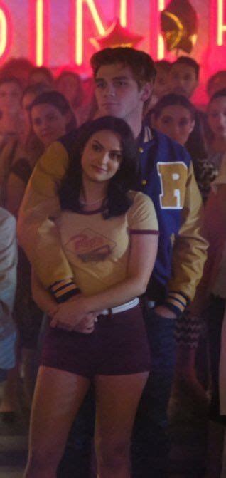 Pin de Cherry em Riverdale | Fotos de casal apaixonado, Series e filmes ...