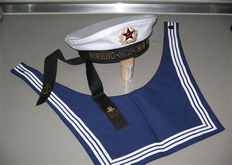 Как появился и для чего нужен синий воротник в форме моряков