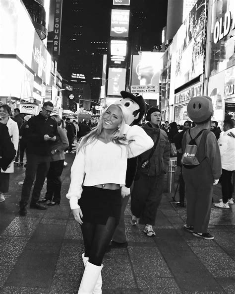 zoey holloway🌙🦋🤎☁️🪩 (@zoeyholloway) • Instagram photos and videos