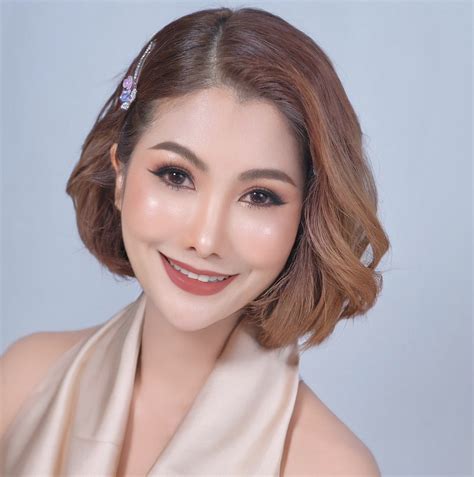 ริช สาวไทยเล่าเรื่องในต่างแดน-แฟนเพจ